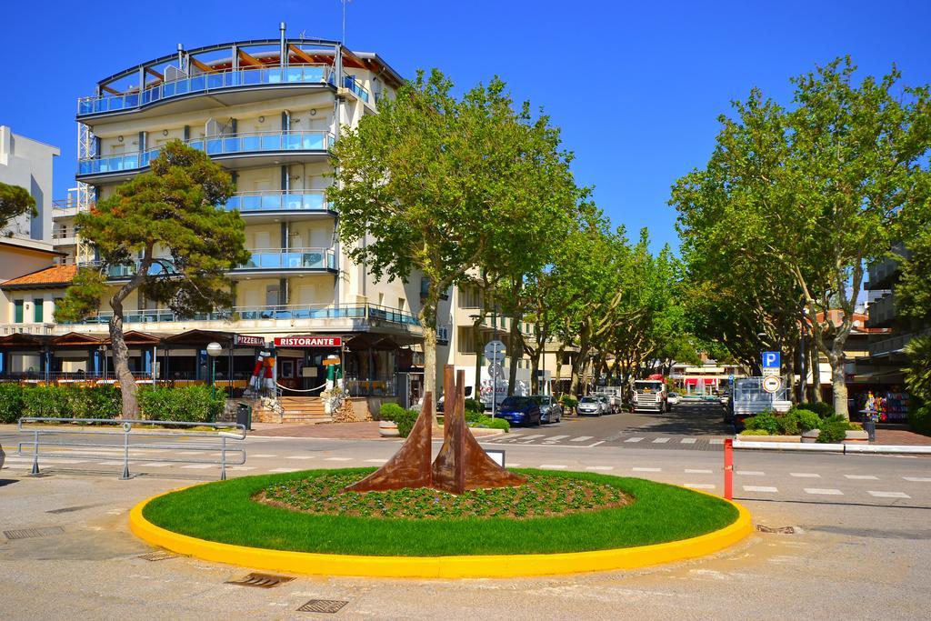 Sunbeach Apartments Lignano Sabbiadoro Esterno foto