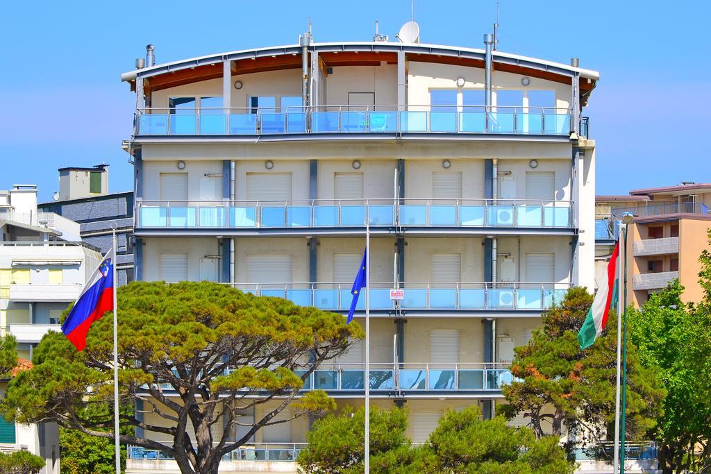 Sunbeach Apartments Lignano Sabbiadoro Esterno foto