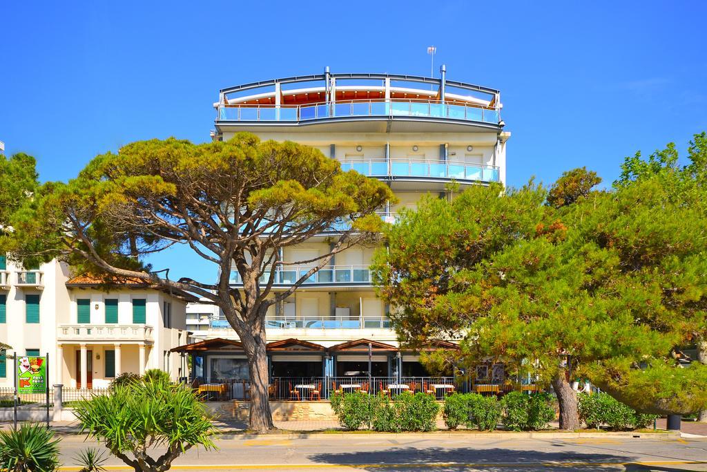Sunbeach Apartments Lignano Sabbiadoro Esterno foto
