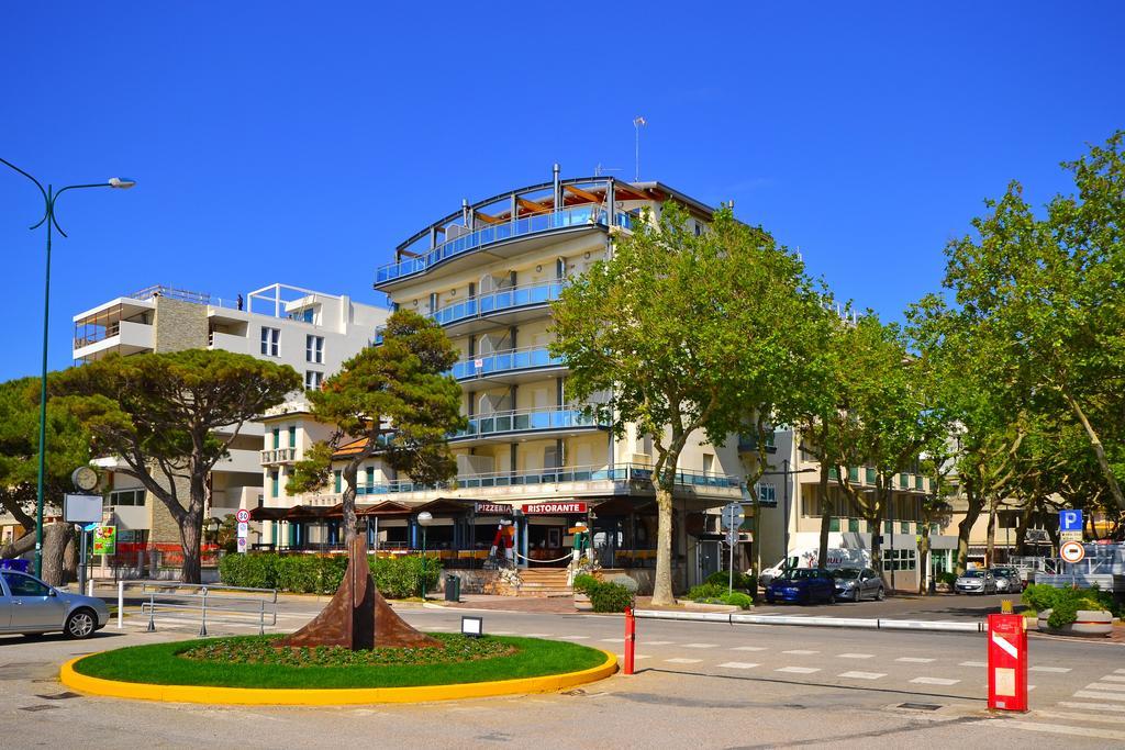 Sunbeach Apartments Lignano Sabbiadoro Esterno foto