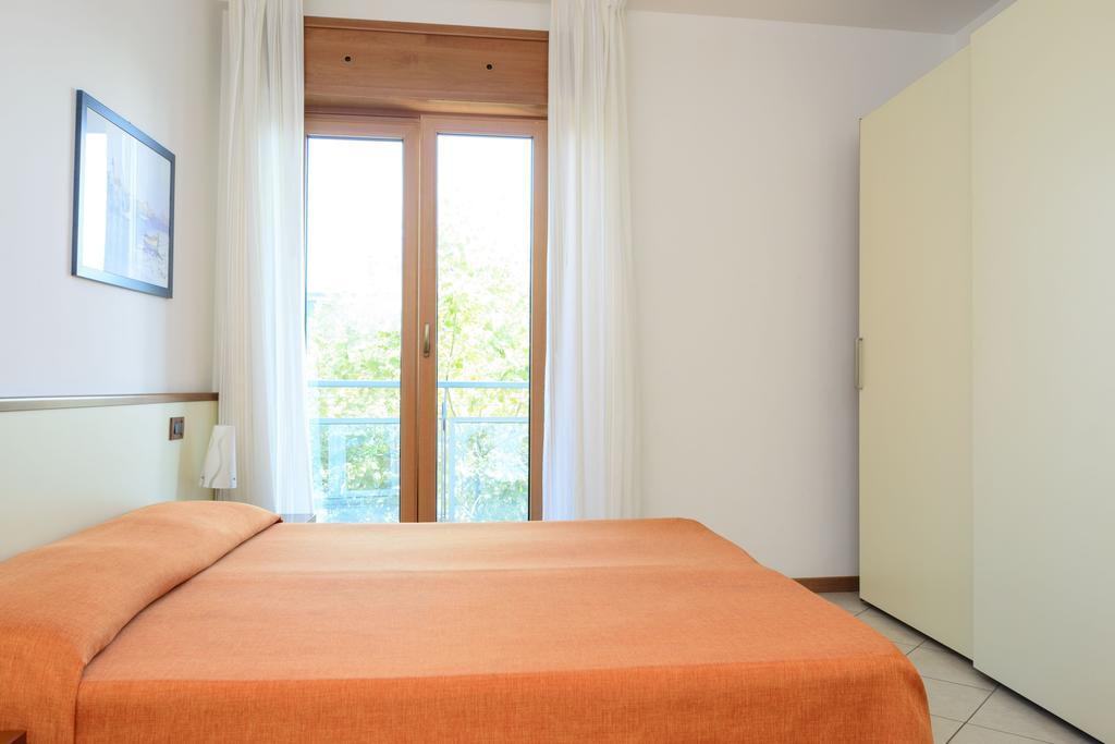 Sunbeach Apartments Lignano Sabbiadoro Esterno foto